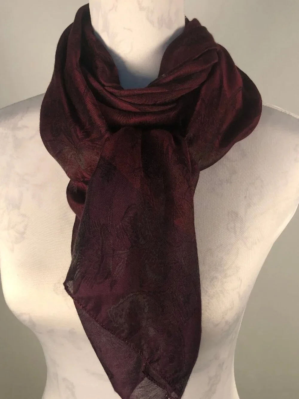 Echo elegant scarf